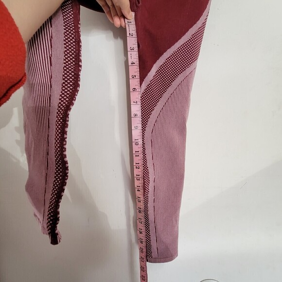 NEW Fabletics High Waisted Seamless Turbo Legging Black Cherry/Petal Size XS - Picture 9 of 12